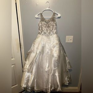 Size 6 Tiffany pageant dress. NWT